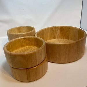 Wood serving bowl set